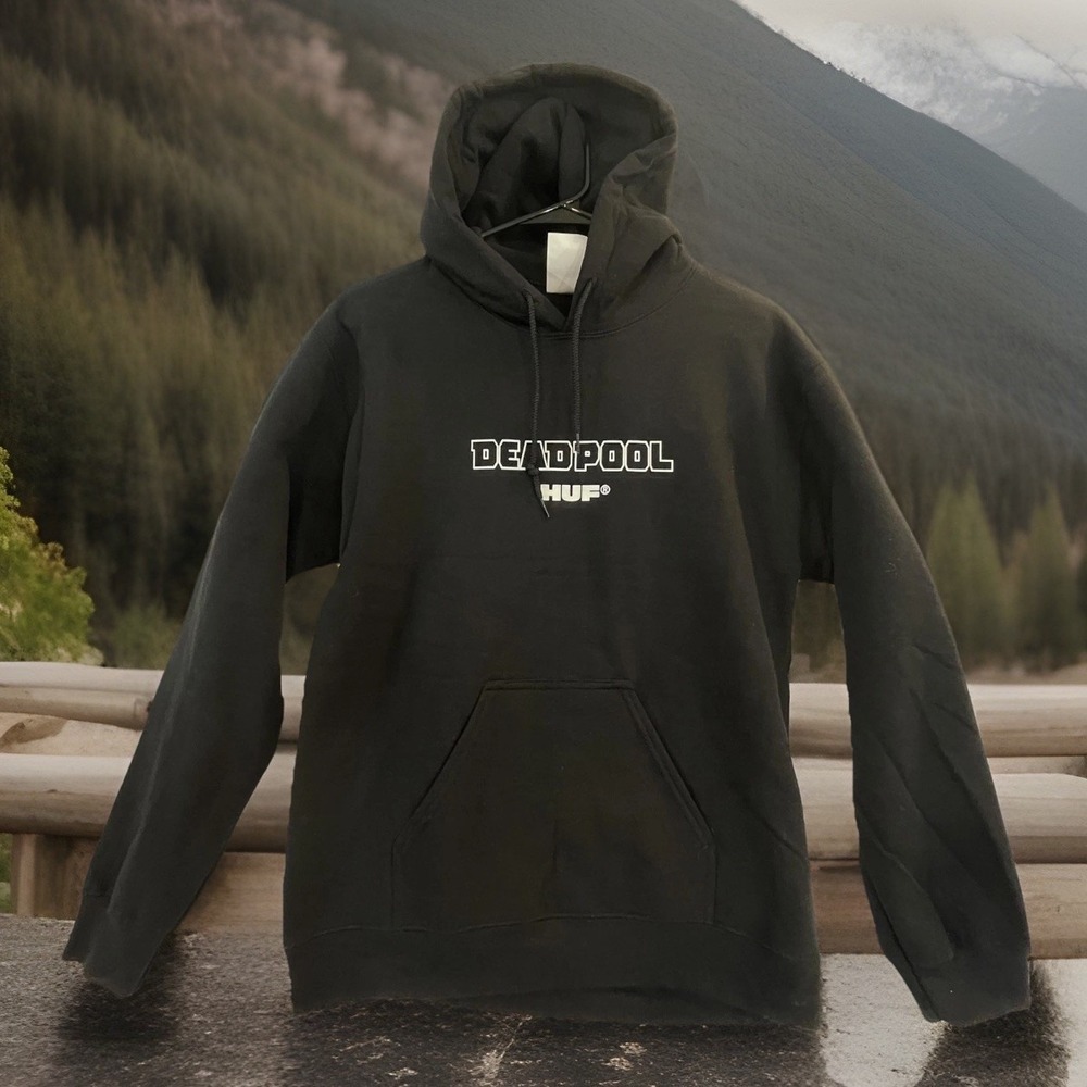 HUF Deadpool Hoodie Mens Small Black‎ Marvel Pullover Graphic Fleece Sweatshirt